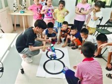 “少儿编程热”？三岁孩子就报班 一年用度上万
