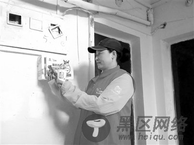 这位成为站长的“最敬业送奶工” 每天凌晨仍骑