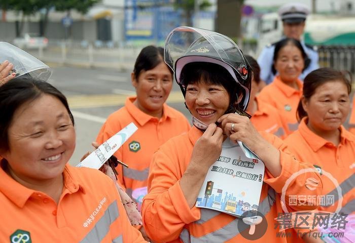 “电动车安全帽免费赠市民”多部门联合开展交