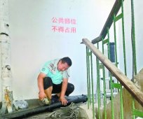 增设排水泵、更换雨水管 30年老楼这样破解漏雨