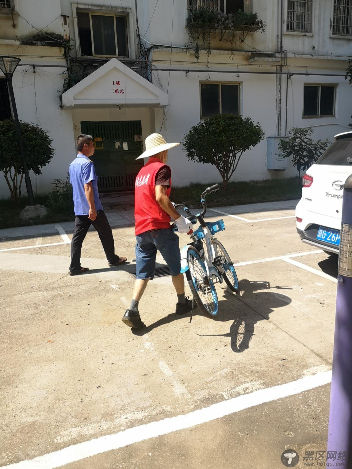 滨兴街道三马路社区开展爱国卫生运动大扫除活