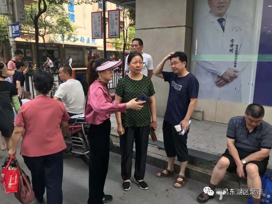 东湖区开展“爱国卫生运动•周末大清扫”活动
