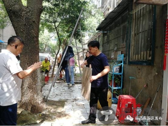 东湖区开展“爱国卫生运动•周末大清扫”活动