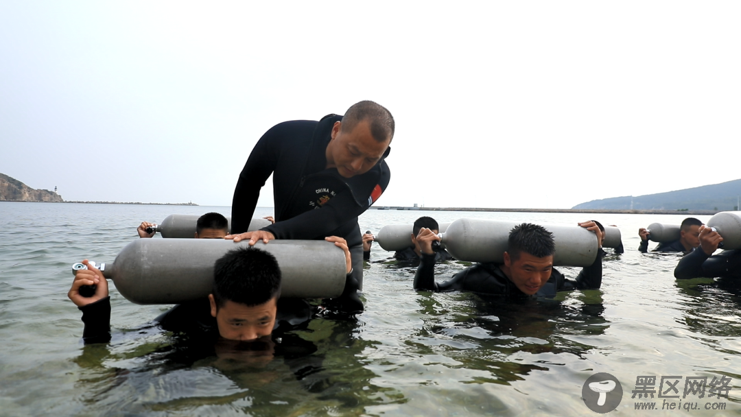 水下特种兵的“危险游戏”