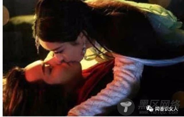 拍吻戏时入戏太深，她是首位伸舌头的女星，网