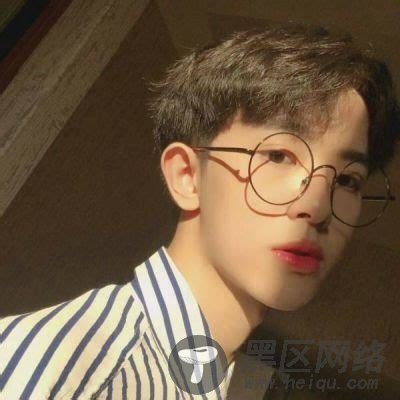 最新男生头像高冷帅哥 卸下包袱的人才能走的更