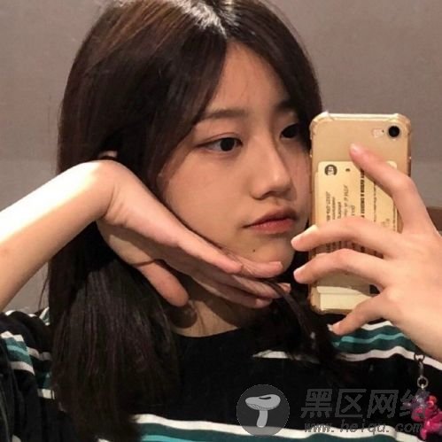 女生头像 “我也有诗和远方 只不过是很烂的远方