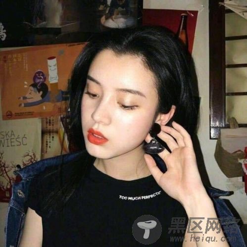 女生头像 “我也有诗和远方 只不过是很烂的远方