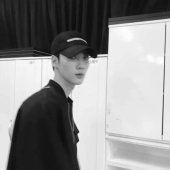 男生头像干净帅气清新 成年人的生活里没有容易