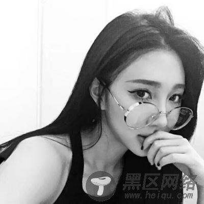 女生黑白头像霸气御姐2020 有时候笑容只是个表情