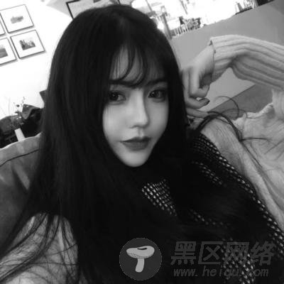 女生黑白头像霸气御姐2020 有时候笑容只是个表情