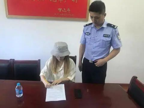 小伙直播闭眼开车？50万网友齐刷刷要举报！真相