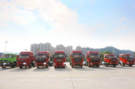 东风公司建立50周年重走500公里汽车长廊走进十堰