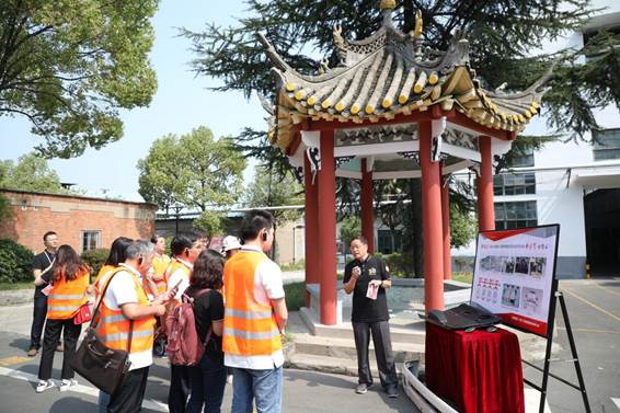 东风公司建立50周年重走500公里汽车长廊走进十堰