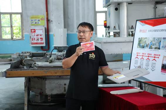 东风公司建立50周年重走500公里汽车长廊走进十堰