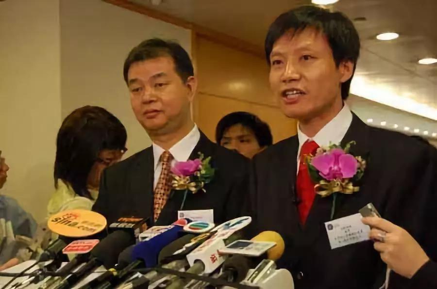 代码传奇 | 身价10亿的程序员 雷军当年也为他打工——WPS之父 求伯君 