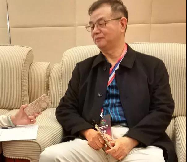 代码传奇 | 身价10亿的程序员 雷军当年也为他打工——WPS之父 求伯君 