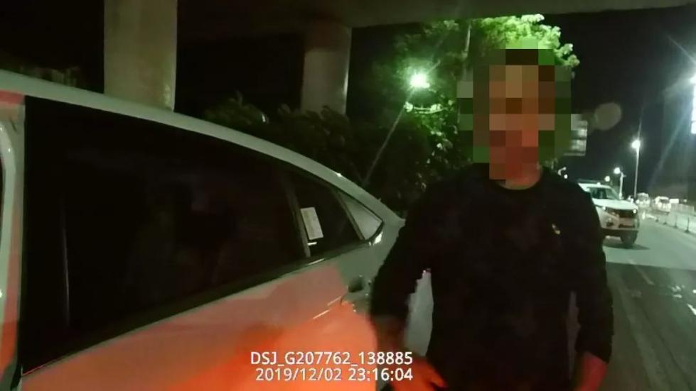 目前邓某因醉酒驾驶已被刑拘，依法追究刑事责任，吊销驾驶证且五年内不得重考。