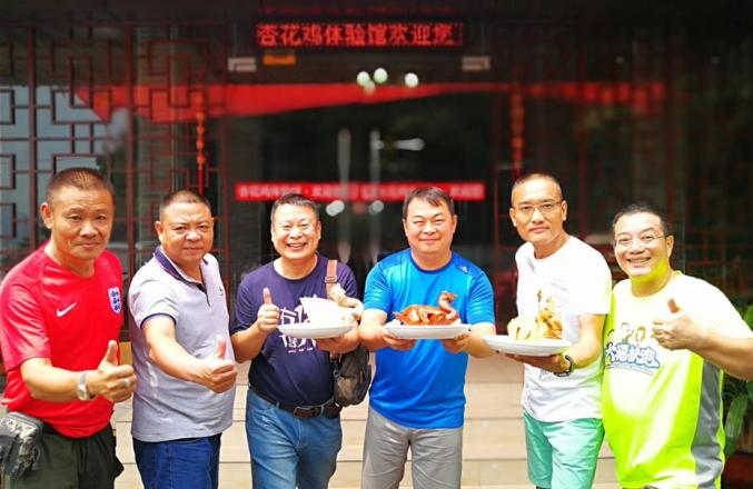“鸡博士”在肇庆养出了“战斗鸡”，他的经历