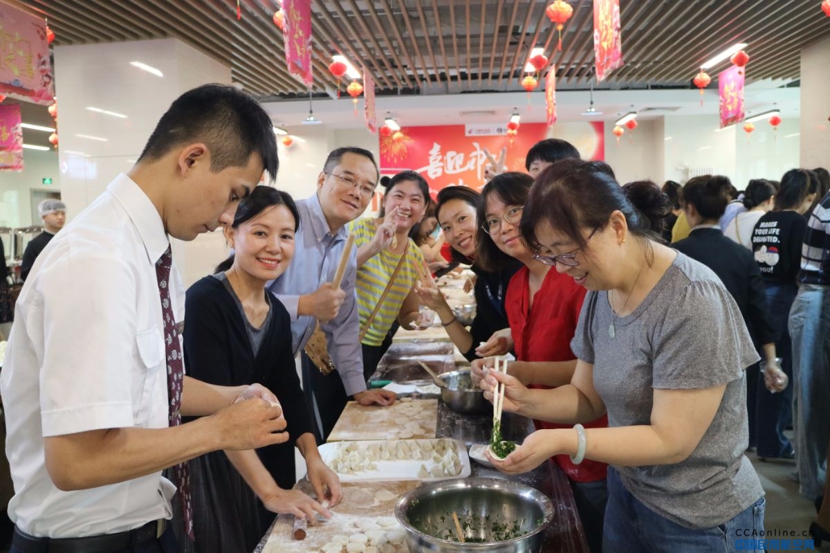 东航北京分公司举办“喜迎中秋，欢度国庆”活动