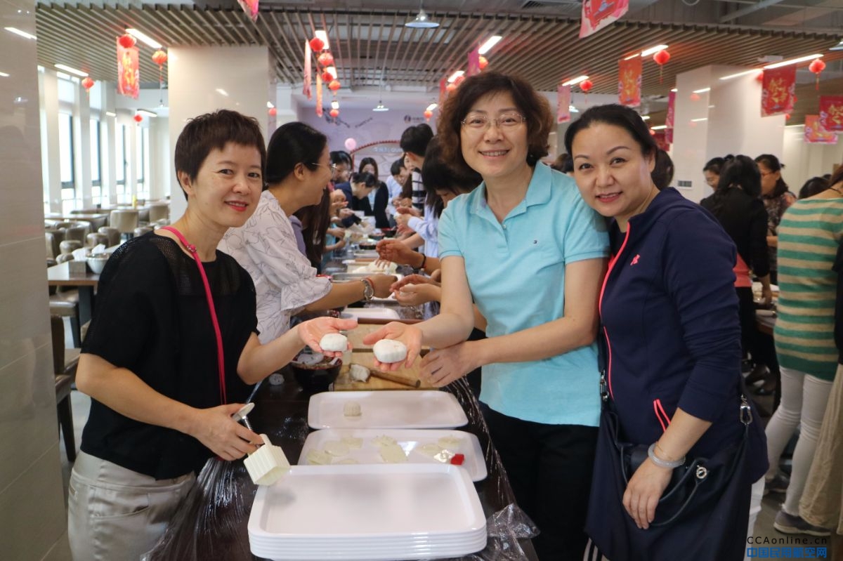 东航北京分公司举办“喜迎中秋，欢度国庆”活动