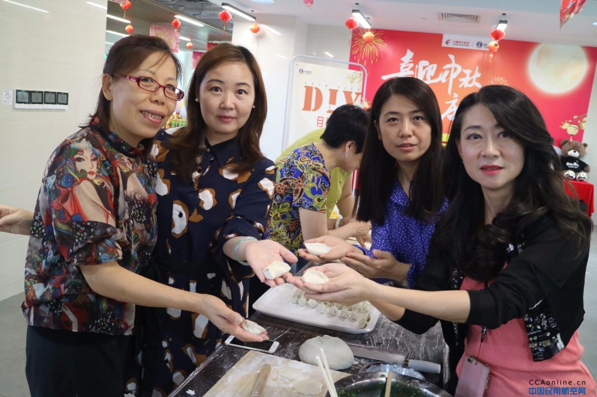 东航北京分公司举办“喜迎中秋，欢度国庆”活动