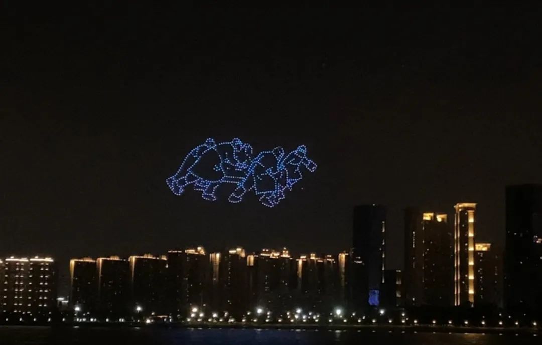 震撼！泪目！昨天，武汉夜空出现了这一幕幕…