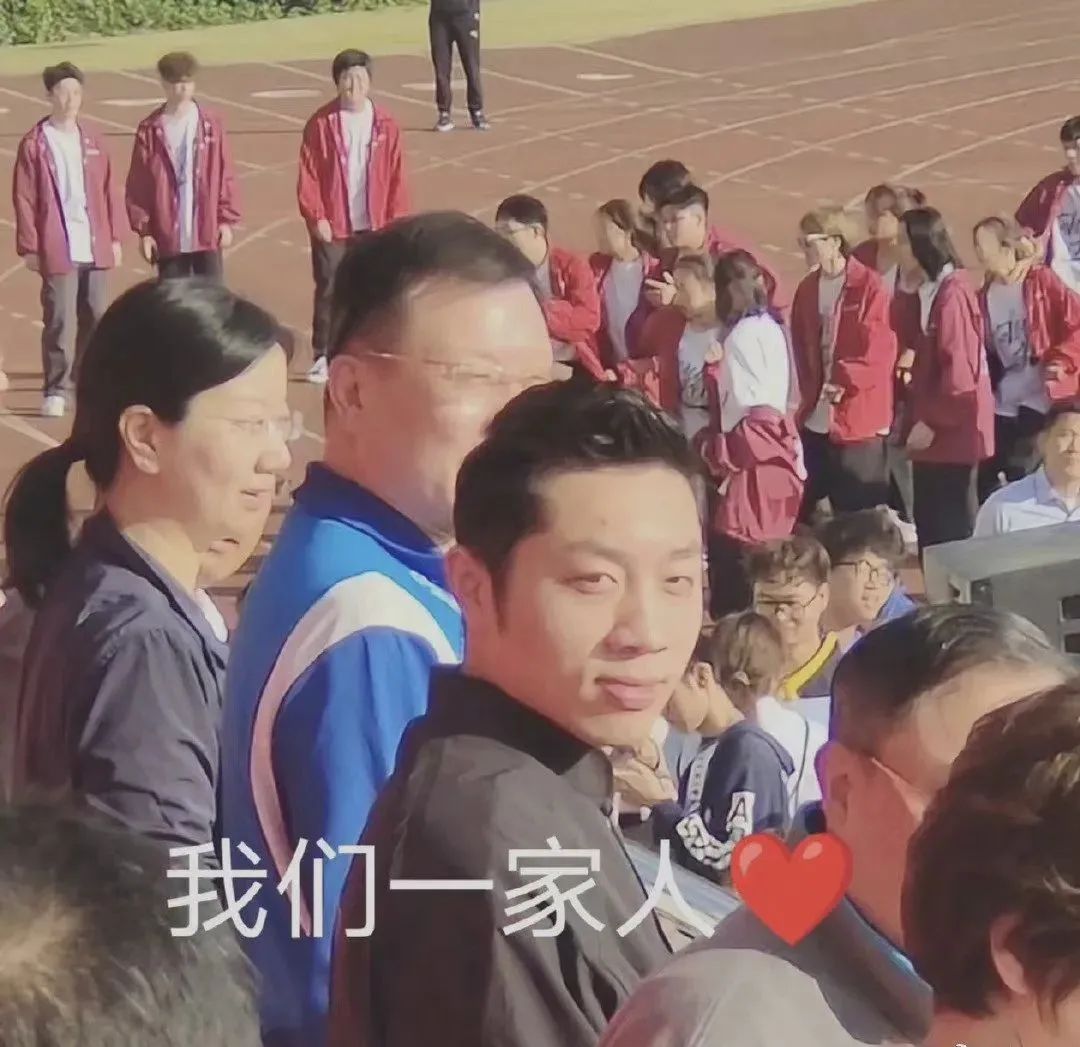 “老乡，上大怎么走”许昕的这个表情包，你们